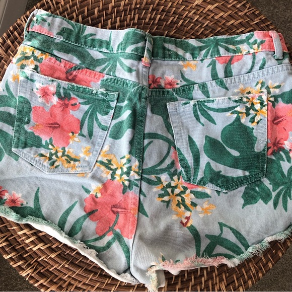 Zara Hibiscus Flower Distressed Raw Hem Denim Shorts - Picture 3 of 8